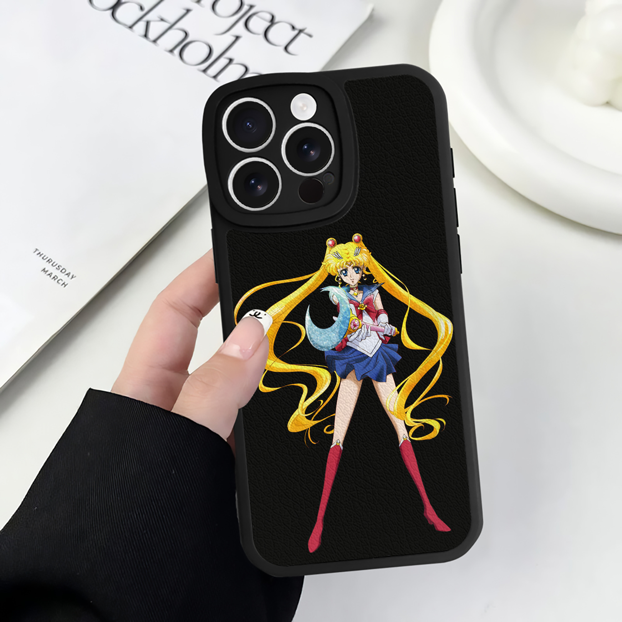 （画像用） 美少女戦士セーラームーン 月野 うさぎ つきの うさぎ Sailor Moon Tsukino Usagi 【iPhone 16シリーズ対応】シリコンスマホケース（レザー調） 材質：シリコン